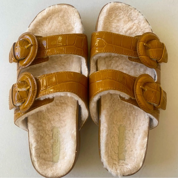 VINCE Glyn Shearling-Lined Croc-Embossed Sandals - Size 9 - Never Worn - Picture 3 of 7